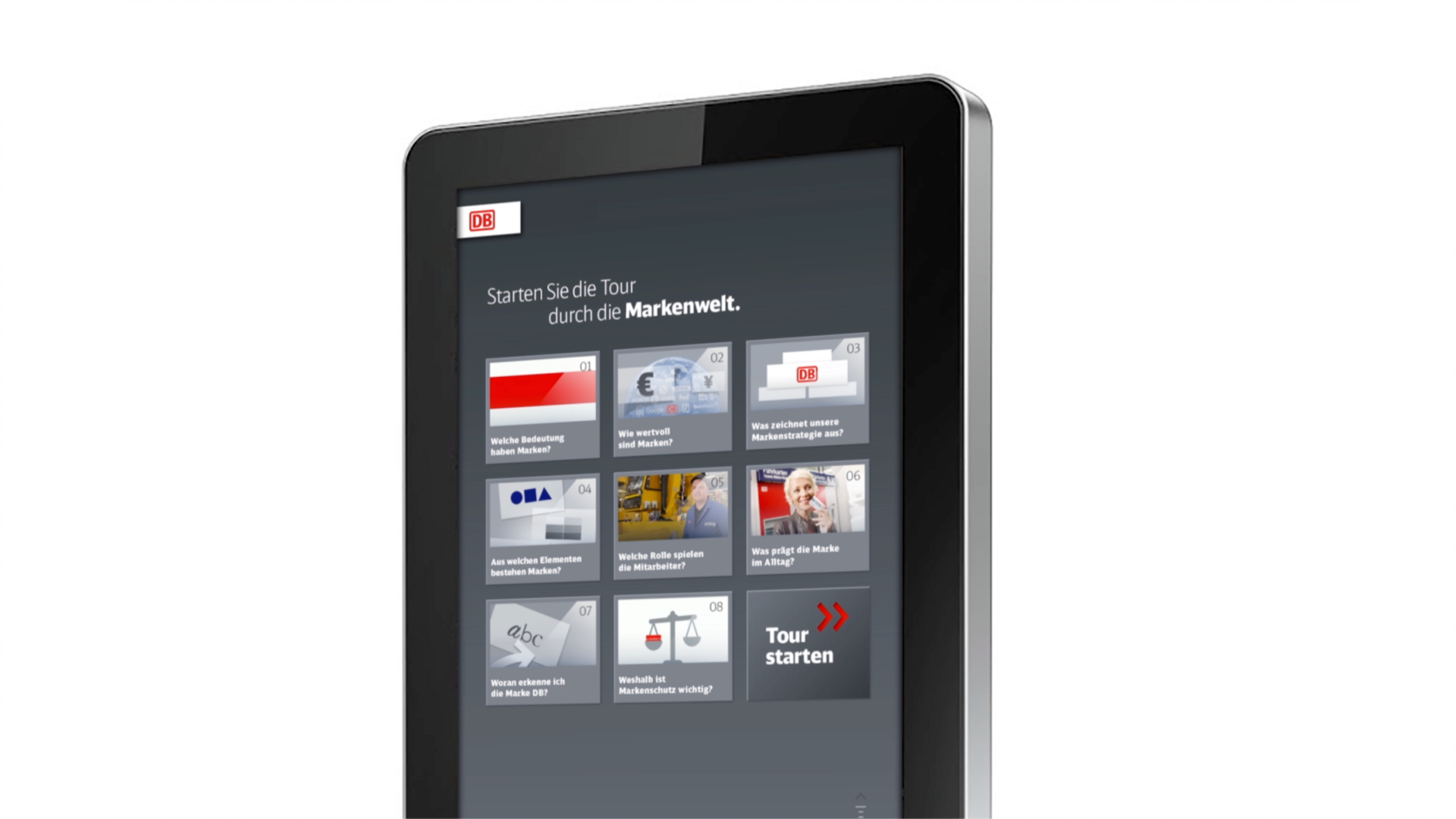 Interaktive Tour durch die DB Markenwelt auf einer Stele mit Touchscreenmonitor, Video