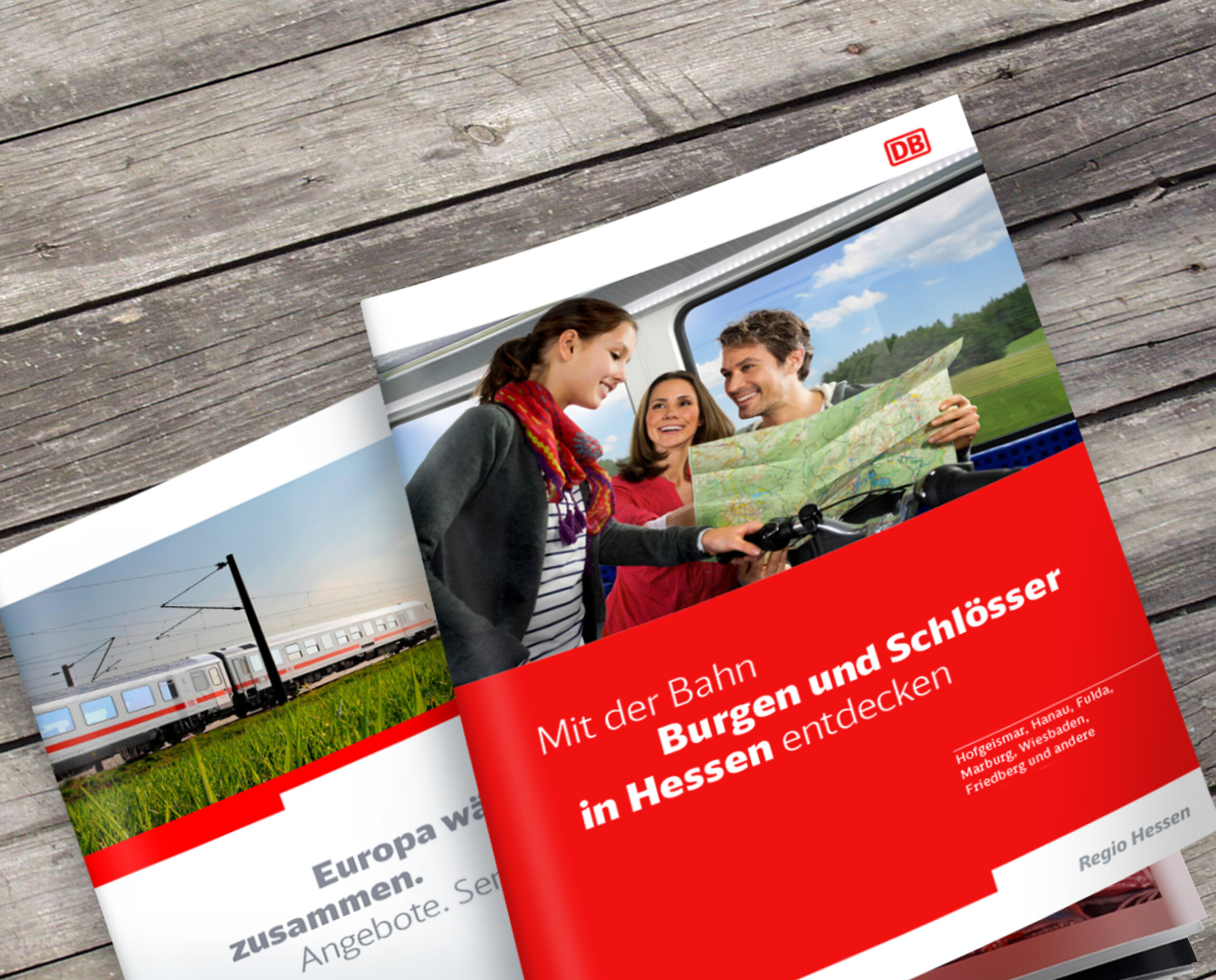 Broschüren der Deutschen Bahn für Fernverkehr und Nahverkehr